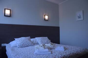 Фото номера Трехместный номер Отель Hotel Bartnik г. Pszczółki 5