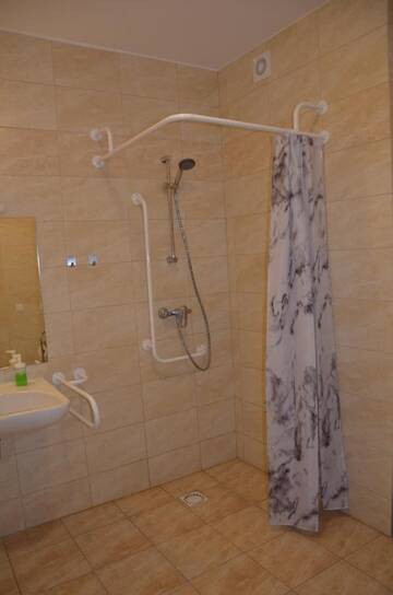 Фото номера Трехместный номер Отель Hotel Bartnik г. Pszczółki 2